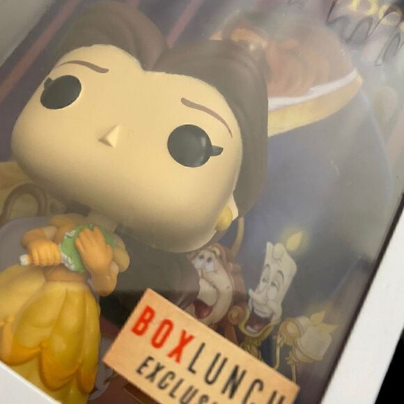Funko Pop! VHS Covers: Beauty and The Beast - Belle with Mirror (01) New Sealed - Picture 8 of 8